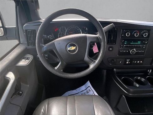 Used 2018 Chevrolet Express 2500 RWD image 7