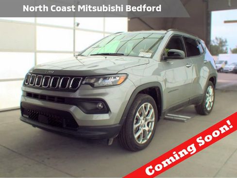 Used 2024 Jeep Compass Latitude AWD/4WD image 1