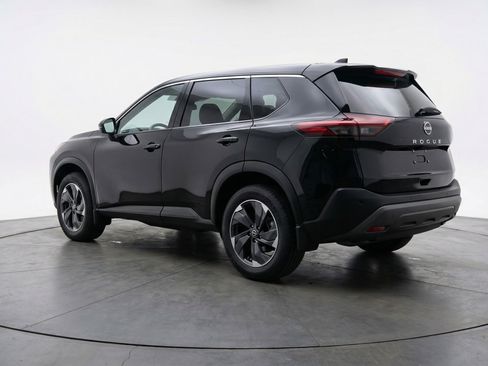 Used 2025 Nissan Rogue SV FWD image 6