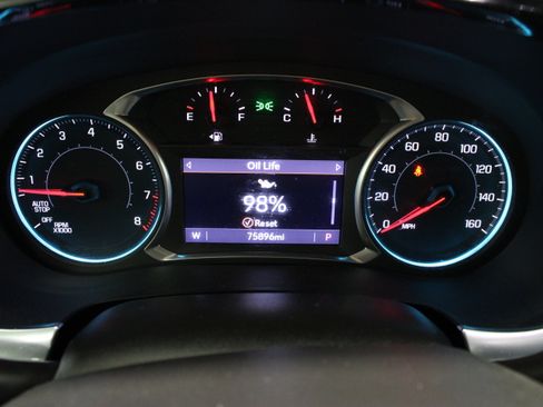 Used 2022 Chevrolet Traverse LT FWD image 42