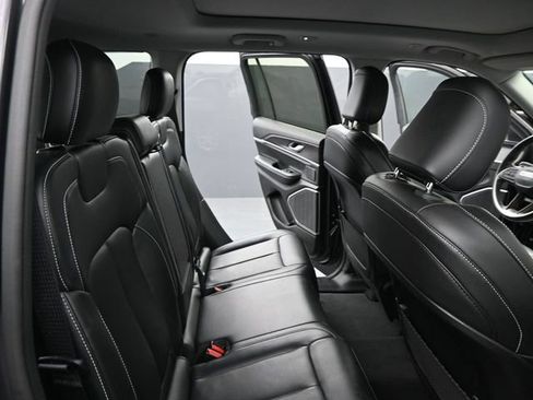 Used 2022 Jeep Grand Cherokee Limited image 19