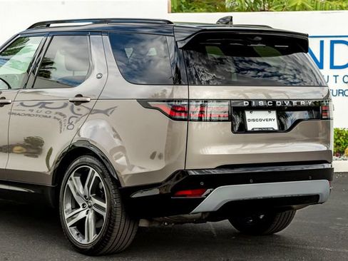 Used 2025 Land Rover Discovery Metropolitan Edition AWD/4WD image 10