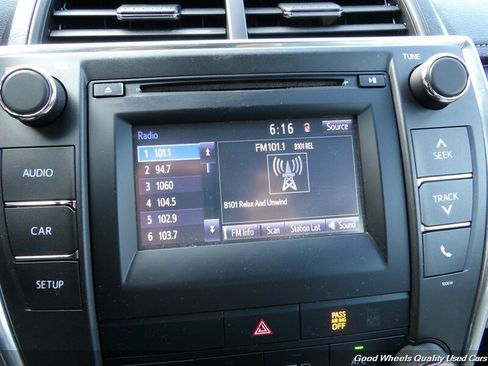 Used 2017 Toyota Camry LE FWD image 17