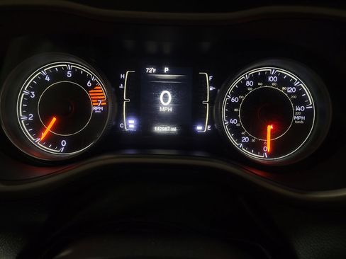 Used 2016 Jeep Cherokee Latitude w/ Comfort/Convenience Group image 23