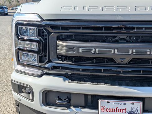 New 2026 Ford F250 Lariat w/ Black Appearance Package image 9