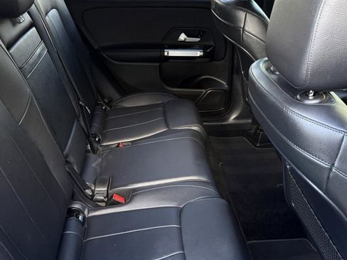 Used 2020 Mercedes-Benz GLB 250 4MATIC image 36