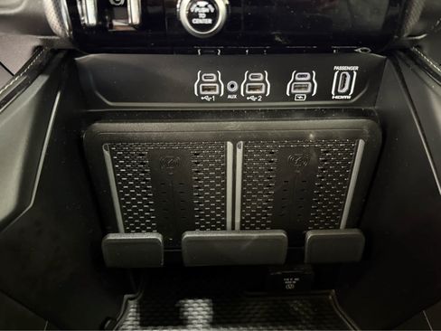 Used 2025 RAM 3500 Limited AWD/4WD image 21