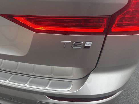 Used 2025 Volvo XC60 T8 Plus w/ Protection Package Premier image 5