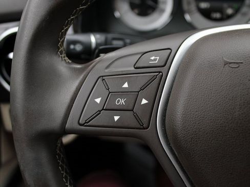 Used 2015 Mercedes-Benz GLK 350 4MATIC image 18