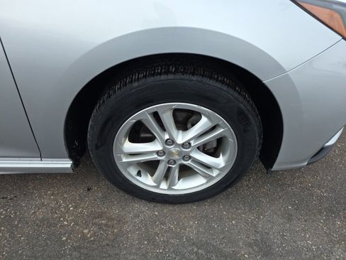 Used 2017 Chevrolet Cruze LT w/ Convenience Package image 9