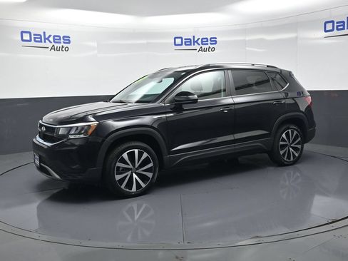 Used 2024 Volkswagen Taos SE FWD image 5
