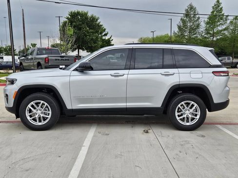 New 2026 Jeep Grand Cherokee Laredo AWD/4WD image 2