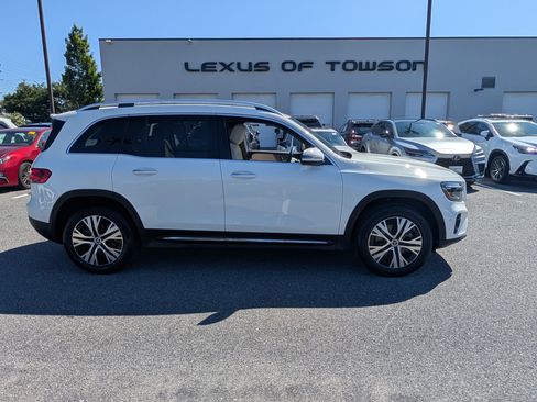 Used 2025 Mercedes-Benz GLB 250 4MATIC image 2