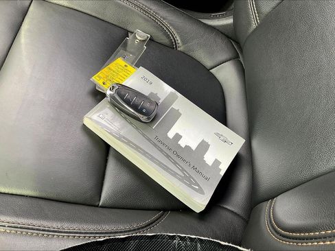 Used 2019 Chevrolet Traverse RS FWD image 12