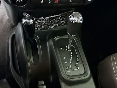 Used 2018 Jeep Wrangler Unlimited Sahara w/ Connectivity Group image 7