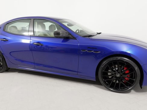 Used 2022 Maserati Ghibli Modena image 11