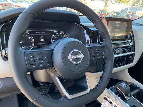 New 2025 Nissan Pathfinder SV image 14