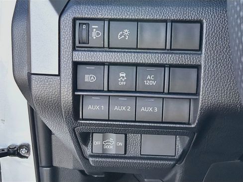 Used 2024 Toyota Tacoma TRD Off-Road w/ TRD Off Road Upgrade Package AWD/4WD image 32