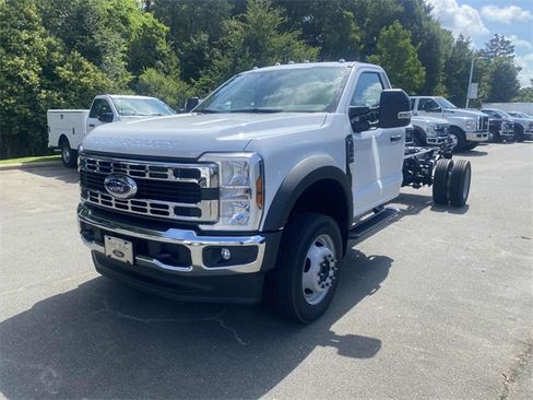 New 2025 Ford F550 4x4 Regular Cab Super Duty image 3