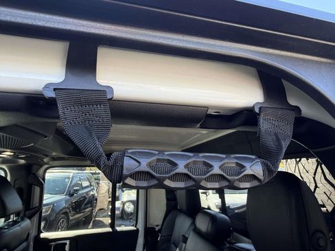 Used 2021 Jeep Gladiator Mojave w/ Cold Weather Group image 10