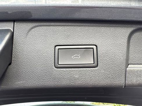 Certified 2025 Volkswagen Atlas SE w/ Panoramic Sunroof Package image 13