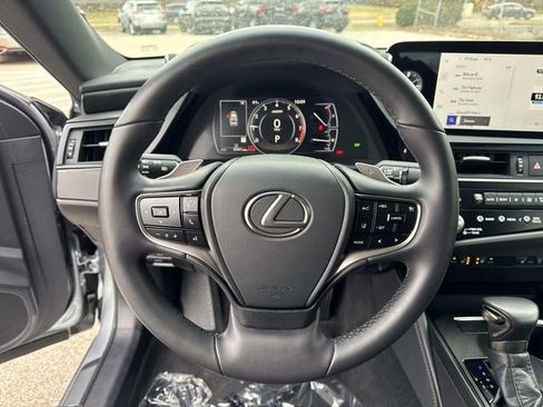 Certified 2025 Lexus ES 350 w/ Premium Package image 27