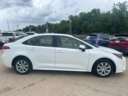 Used 2020 Toyota Corolla LE image 8