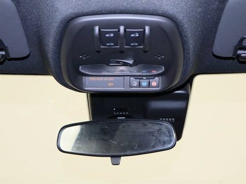 Used 2025 Chevrolet Trax RS w/ Sunroof Package FWD image 23