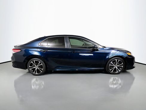 Used 2019 Toyota Camry SE w/ Convenience Package image 3