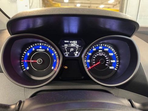 Used 2013 Hyundai Elantra GLS w/ Preferred Pkg FWD image 38