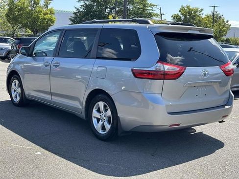 Used 2015 Toyota Sienna LE FWD image 4