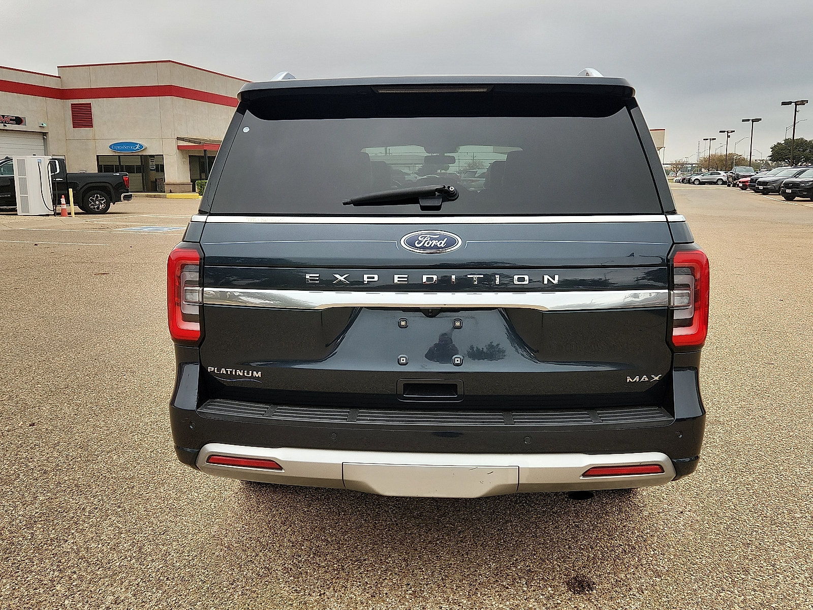 Used 2023 Ford Expedition Max Platinum AWD/4WD image 4