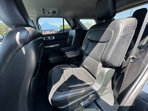 Used 2020 Ford Explorer XLT w/ Equipment Group 202A RWD image 18