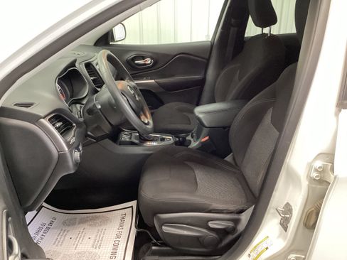 Used 2021 Jeep Cherokee Latitude FWD image 15