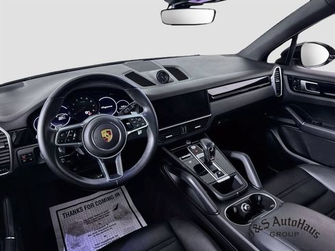 Used 2021 Porsche Cayenne AWD/4WD image 30