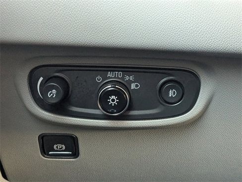 Used 2023 GMC Terrain SLT image 27