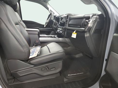 New 2025 Ford F250 Lariat w/ Lariat Ultimate Package image 25