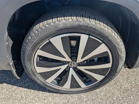 Used 2022 Volkswagen Taos SE image 11