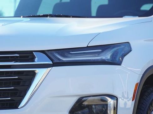 Used 2023 Chevrolet Traverse LT FWD image 4