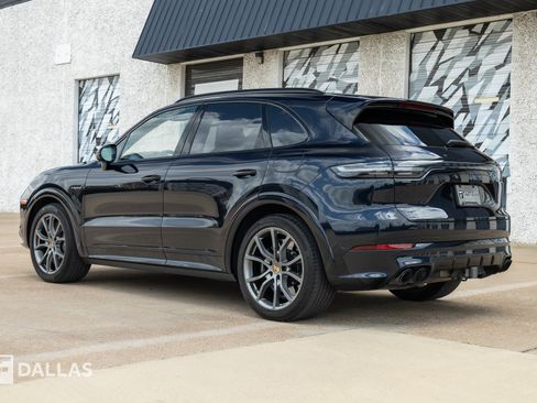 Used 2023 Porsche Cayenne Turbo S AWD/4WD image 10