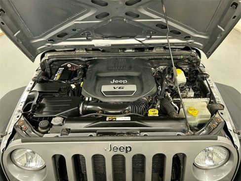 Used 2015 Jeep Wrangler Sport image 22