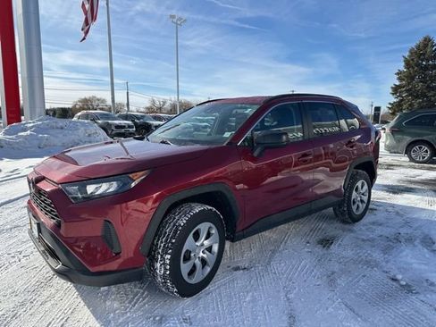 Used 2021 Toyota RAV4 LE image 3