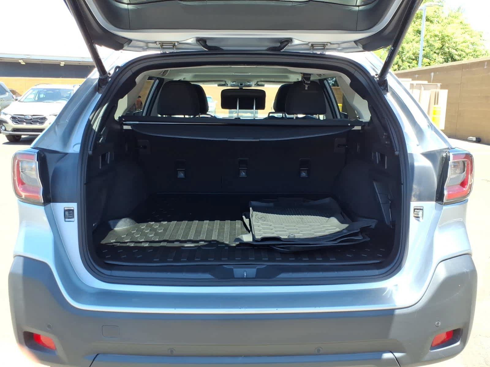 Used 2025 Subaru Outback Onyx Edition AWD/4WD image 16