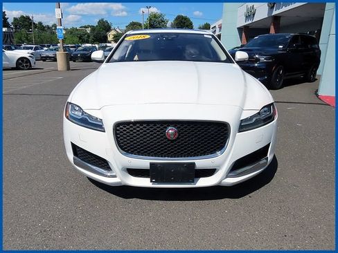 Used 2018 Jaguar XF Premium AWD/4WD image 3