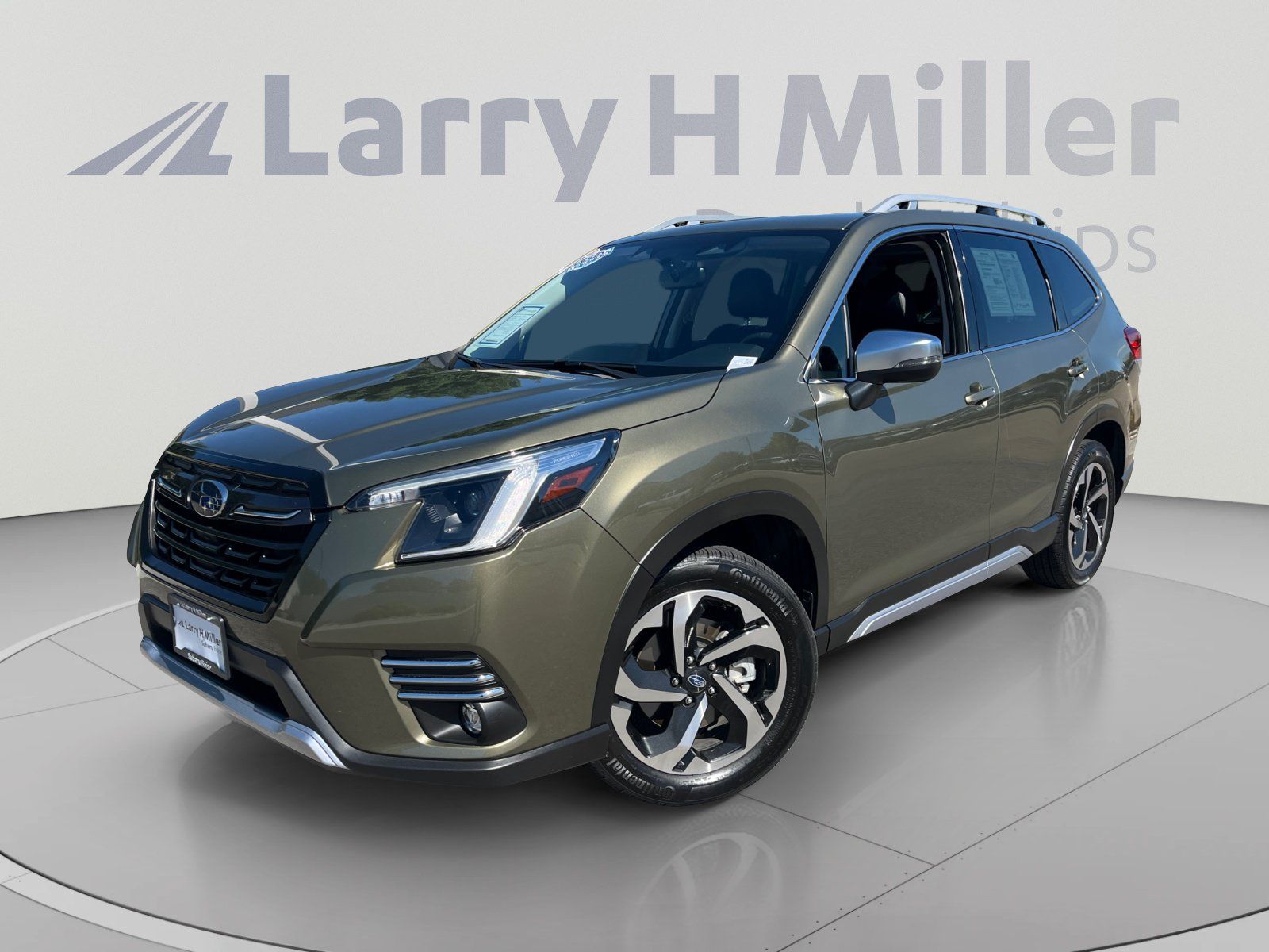 Certified 2023 Subaru Forester Touring AWD/4WD image 1