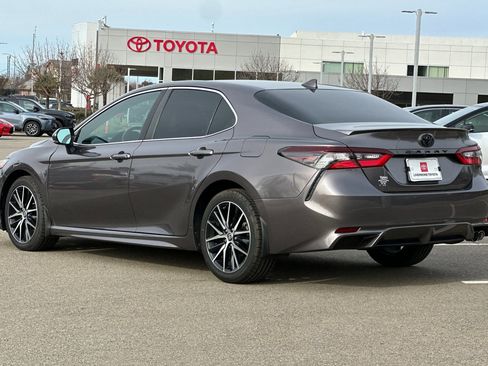 Used 2024 Toyota Camry SE image 6