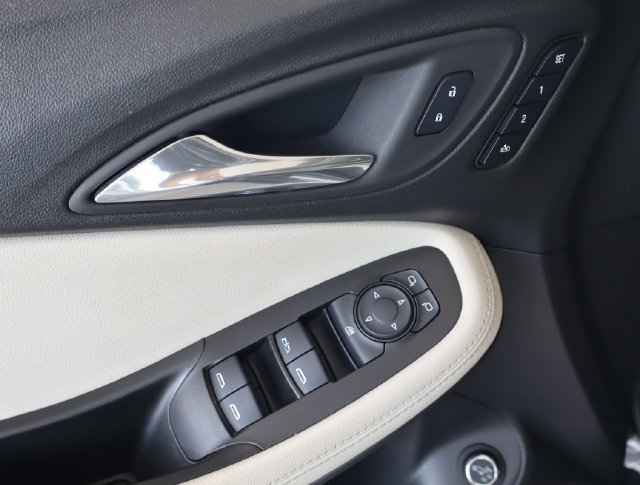 Used 2022 Buick Encore GX Essence w/ Advanced Technology Package FWD image 16
