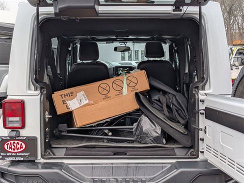 Certified 2016 Jeep Wrangler Unlimited Rubicon image 5