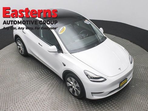 Used 2021 Tesla Model Y Long Range image 3