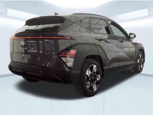 Used 2025 Hyundai Kona SEL FWD image 2